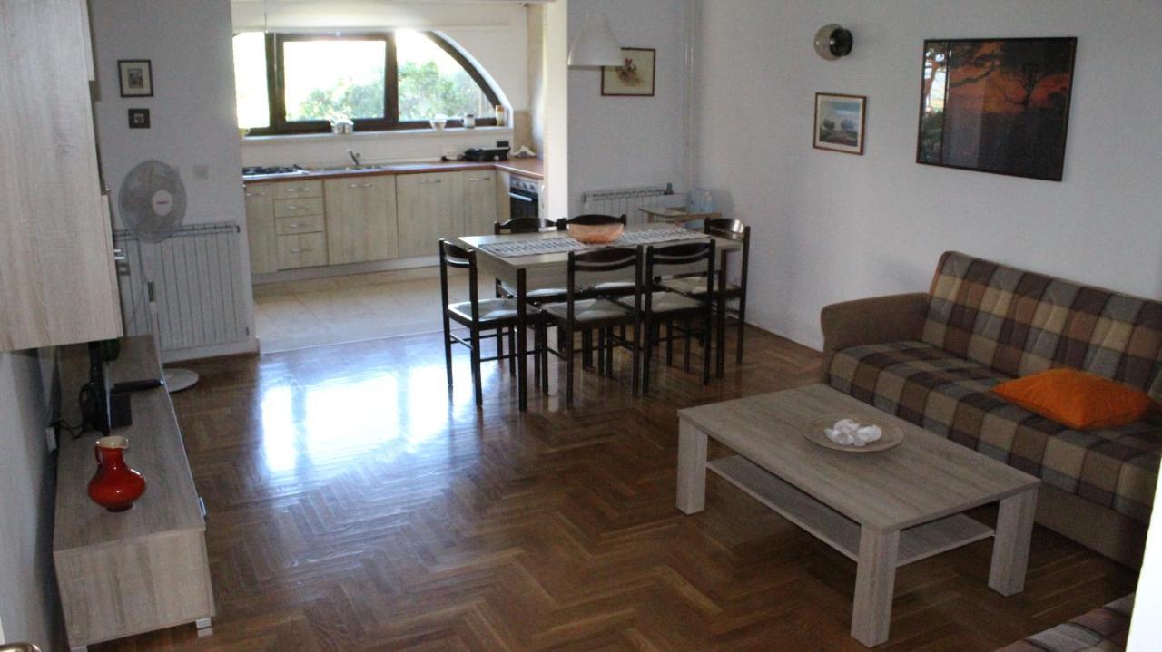 Apartman 100M2, Full Opremljen, Privatni Parking. PUY 외부 사진
