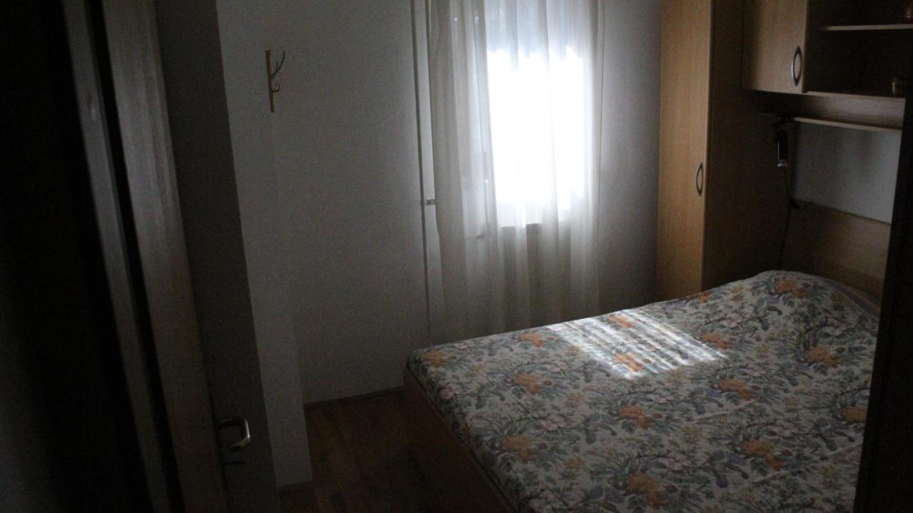 Apartman 100M2, Full Opremljen, Privatni Parking. PUY 외부 사진